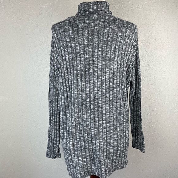 American Eagle Outfitters Gray Oversized Turtleneck Sweater Size XS EUC - Picture 5 of 8